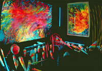 lichtkunst; UV-raum, abgedunkelt<br>mit schwarzer folie<br>500 cm x 400 cm x 400 cm
